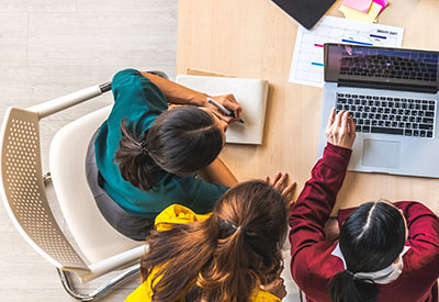Two business students at a computer